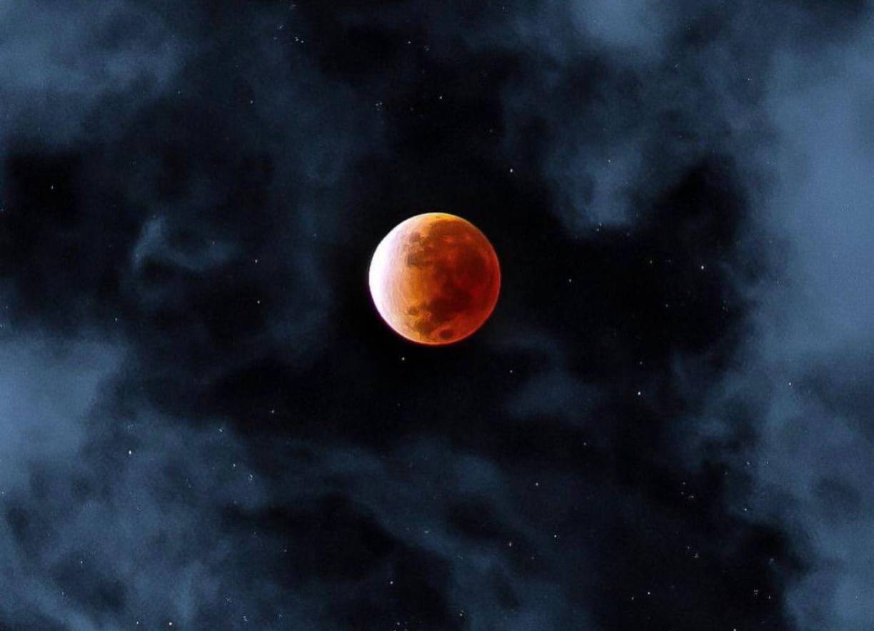 Hoy en Honduras se podrá observar un eclipse lunar parcial que iniciará a las 7:00 pm hasta las 10:30 pm.