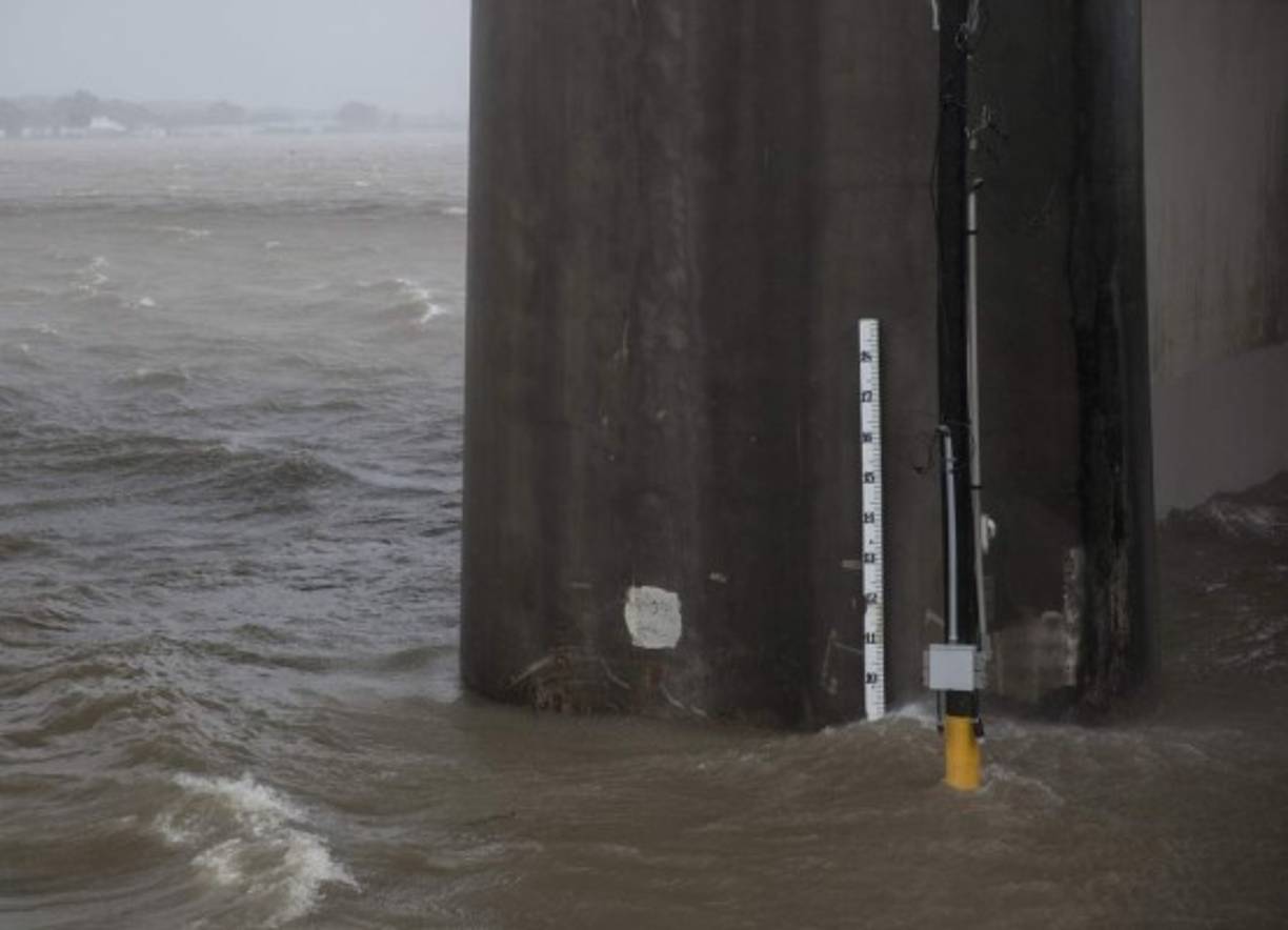Por otra parte, el gobernador de Luisiana, John Bel Edwards, también pidió mantenerse en alerta a todos los residentes del estado, entre los que se cuentan decenas de miles sin electricidad.