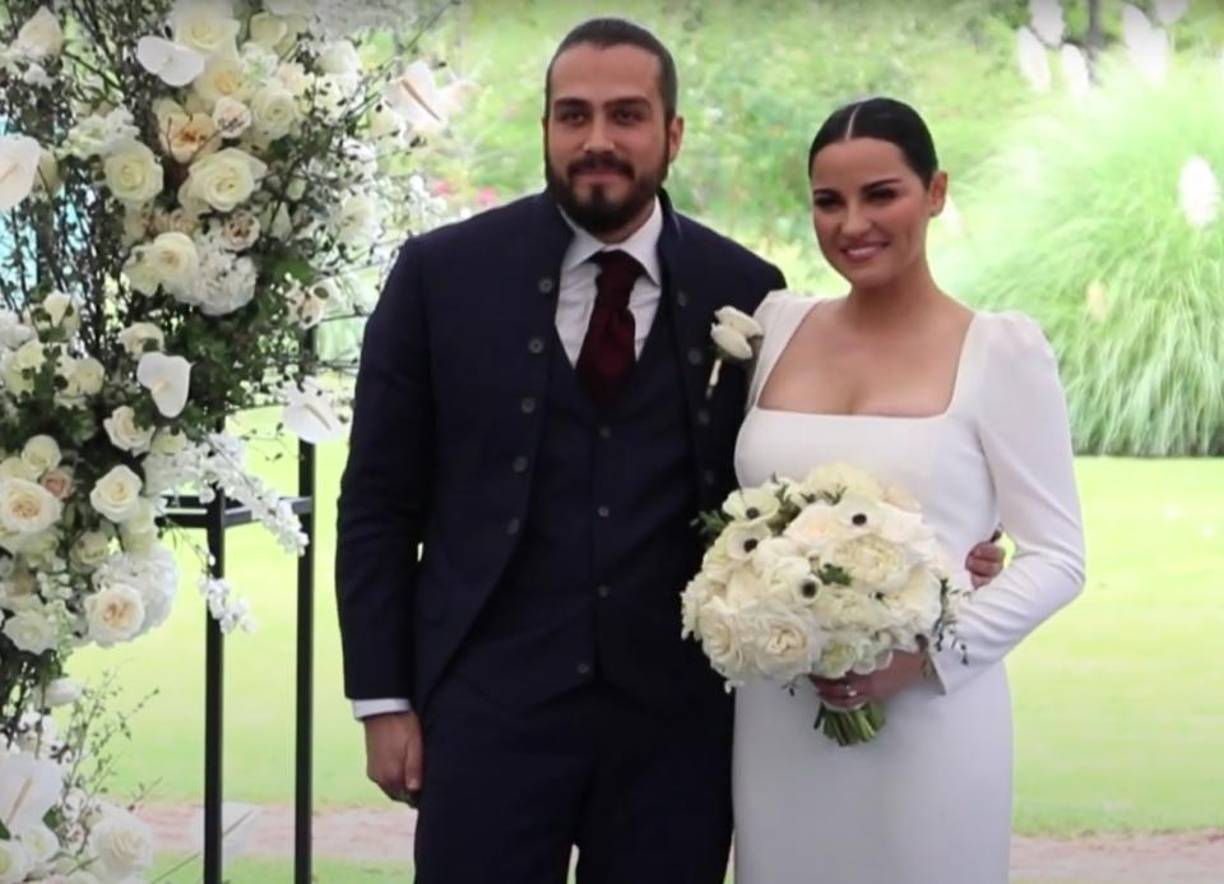 Cobijados por el cariño de su familia y amigos, la pareja se dio el ‘sí, acepto’ después de un año de haber confirmado su noviazgo.