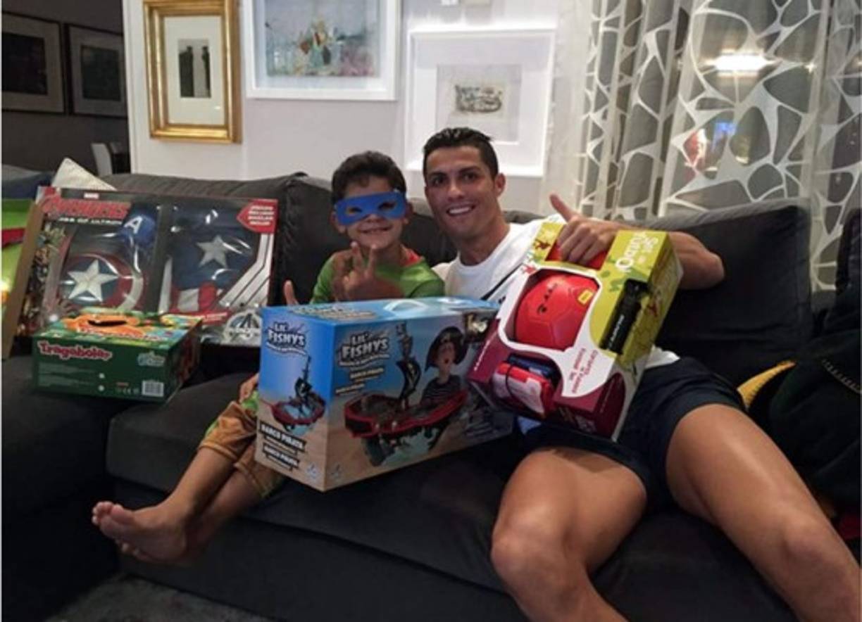 Cristiano Ronaldo y los regalos que dio a su hijo por el Día de Reyes.