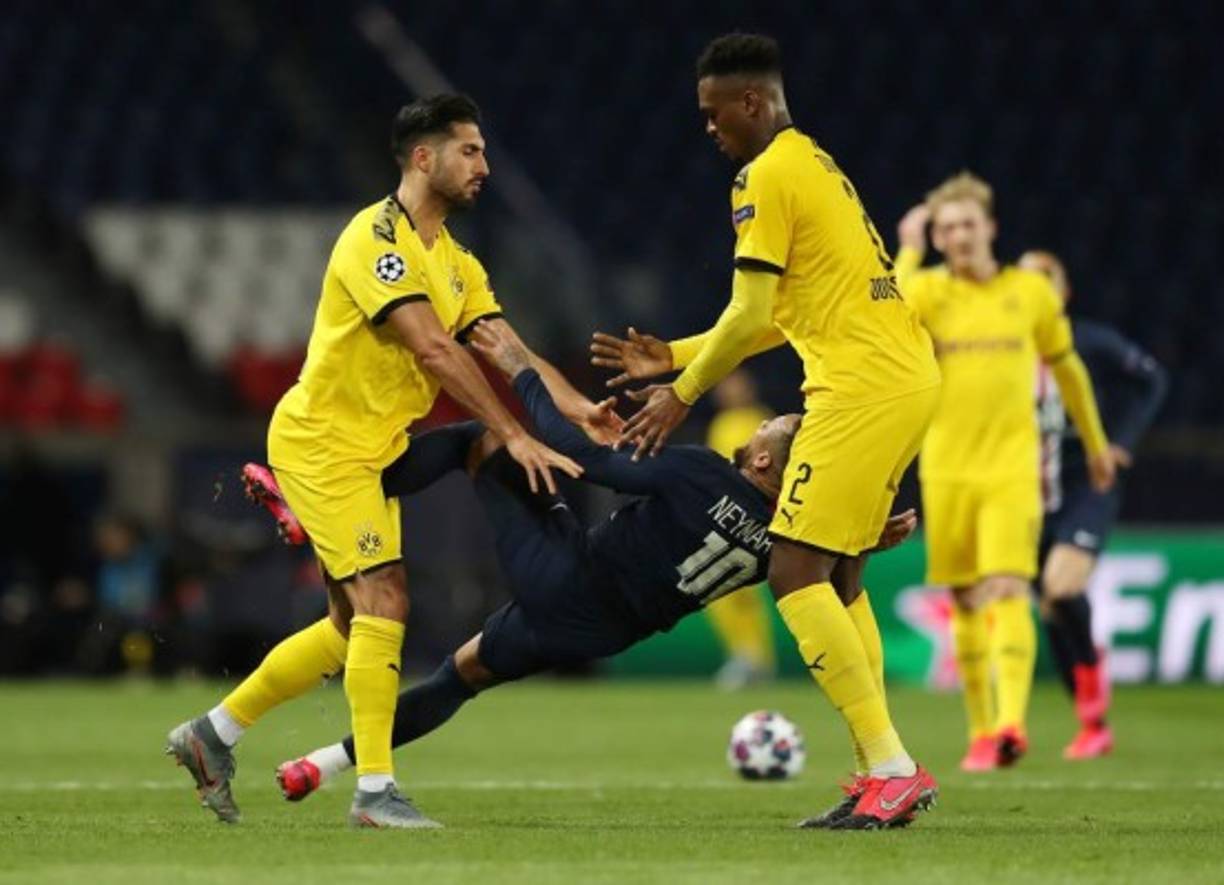 Emre Can lanzó al suelo a Neymar.