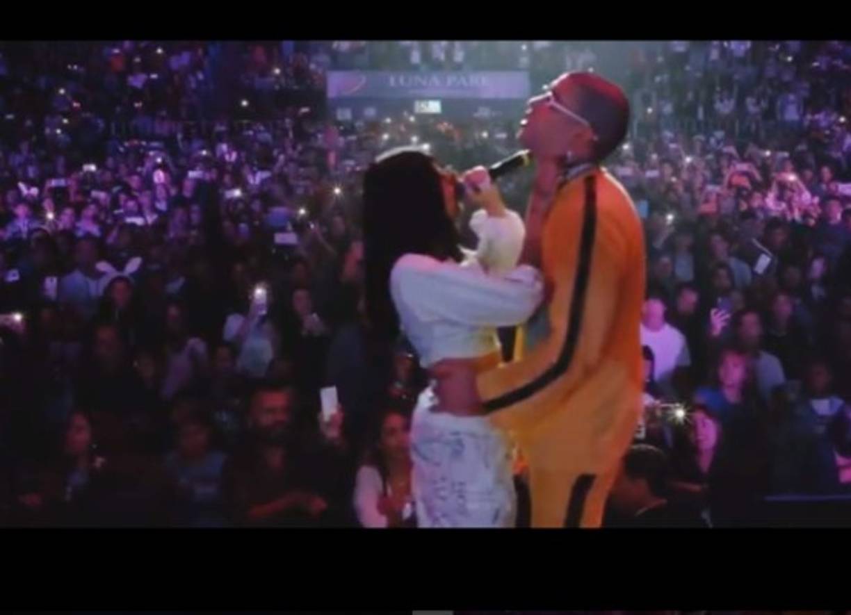 En el concierto de Buenos Aires, ambos traperos se subieron al escenario para interpretar 'Loca'.