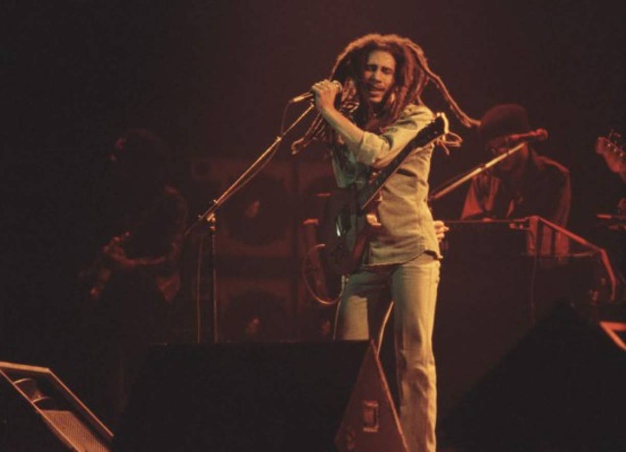 Y es que, a nivel nacional, el cantante jamaiquino comparte el reconocimiento de ser un buen exponente del género junto con otros muchos artistas locales, que trataron temas similares en sus letras, como Dennis Brown, Gregory Isaacs, Peter Tosh.