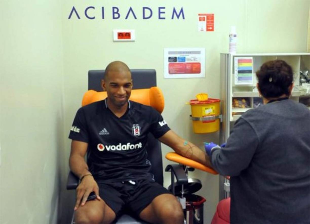 El delantero holandés Ryan Babel, que había militado en el Dépor los dos últimos meses, ha llegado a un acuerdo con el Besiktas para la próxima temporada y media.