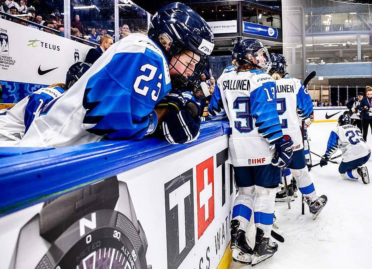 “La lesión que sufrí el viernes pasado tras chocar con el poste de la portería me ha dejado paralizada del pecho para abajo, con función reducida en brazos y manos”, confesó.