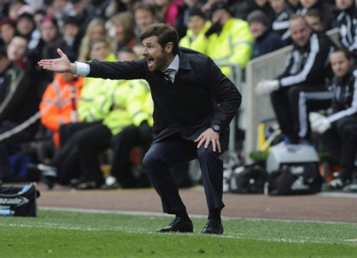 El portugués André Villas-Boas dirige actualmente al Zenit de Rusia. Su mentor fue Bobby Robson y desde muy temprana edad, despertó sus habilidades en la dirección. Precisamente Robson le ofreció un puesto de ayudante en prácticas en el Porto.