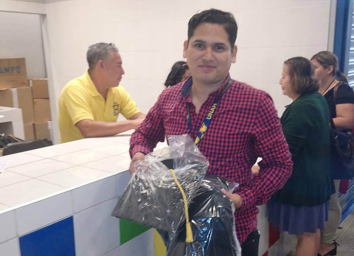 Emilio Josué era un joven alegre y con vocación a ayudar a los más necesitados, así lo describieron sus allegados, quienes lamentaron su trágico deceso. 