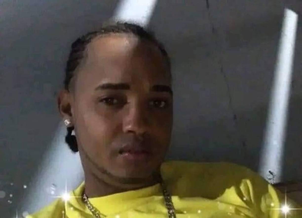 En esa entrevista con el medio RHC, Bodden relató que, tras la muerte de su madre adoptiva, quedó a cargo de una casa con inquilinos, y que desde su separación, su expareja no dejaba de acosarlo ni de molestar a los inquilinos. 