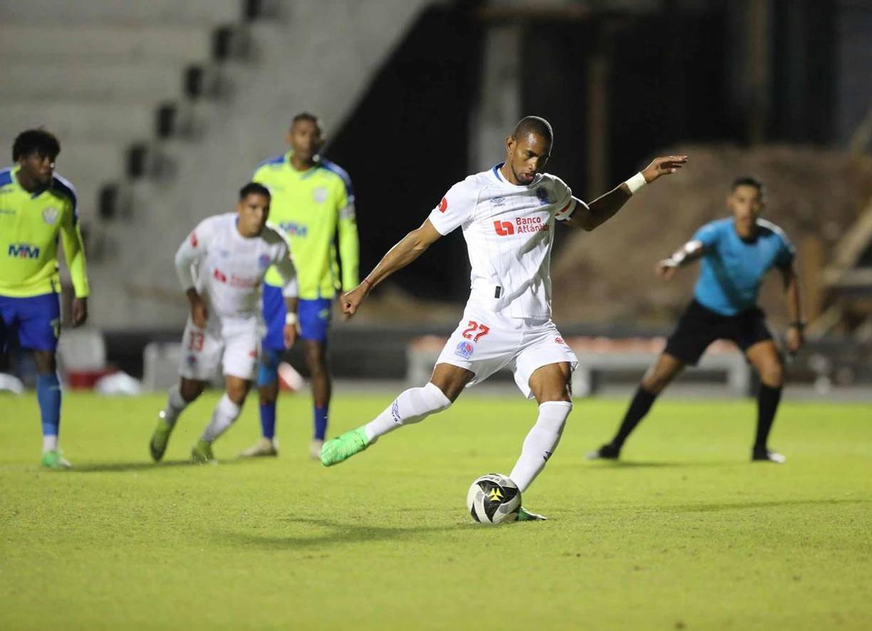 Jerry Bengtson cerró el triunfo del Olimpia con este gol de penal para el 4-0 ante los Potros del Olancho FC.