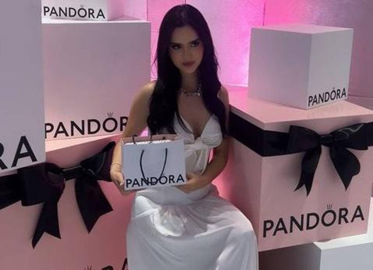 Zu Clemente (Miss Honduras 2023), la exMiss Universo Sheynnis Palacios, la Miss Chile 2024 Emilia Dides, la miss México 2024 María Fernanda Beltrán Figueroa y actrices, influencers y conductoras como Galilea Montijo, Geraldine Bazán, Bárbara de Regil, Aleska Génesis, Krystal Cyd y Mar de Regil son algunas de las famosas latinas invitadas a un evento en Tailandia organizado por la prestigiosa marca de joyería Pandora.