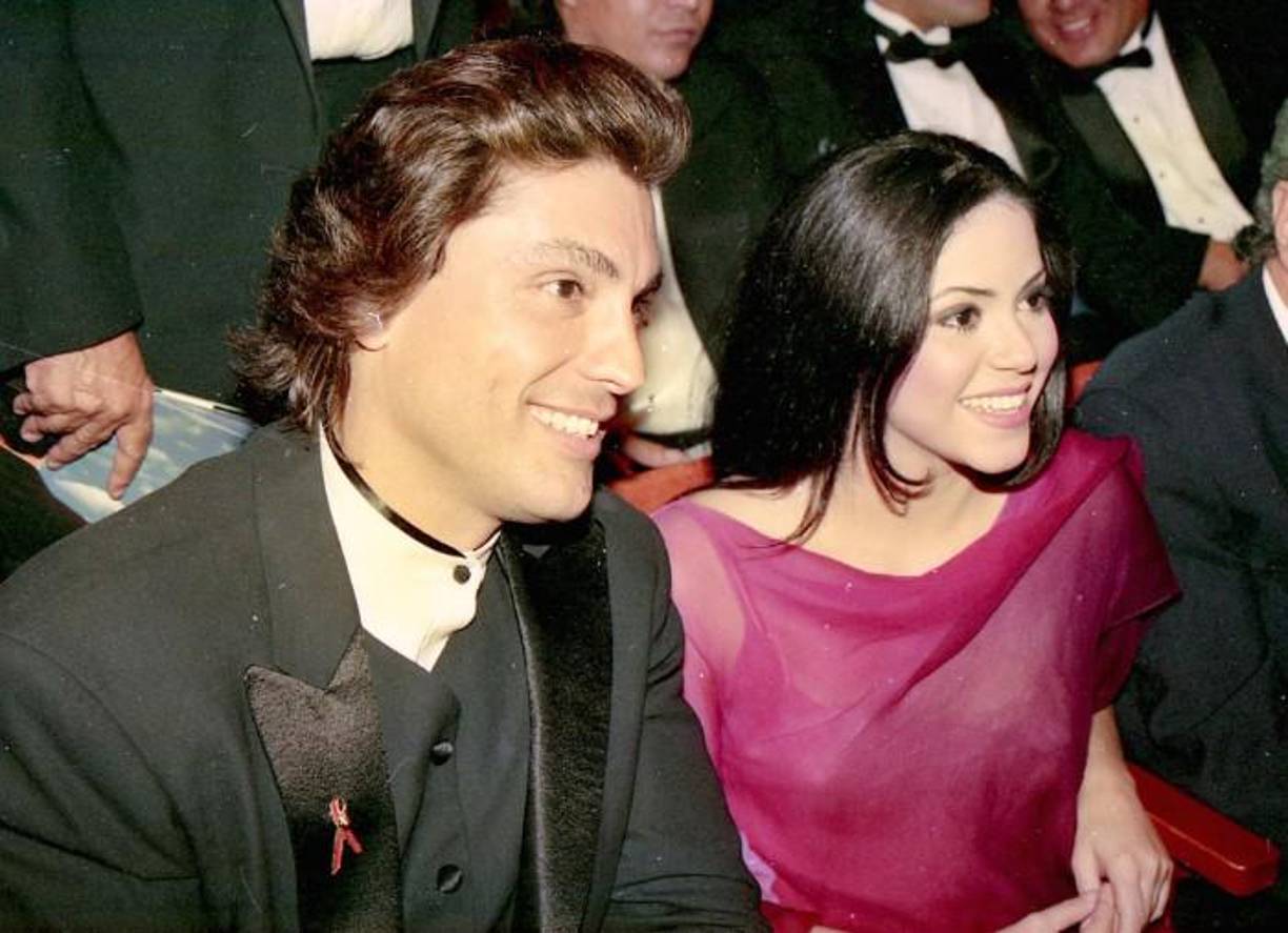 En 1997 la cantante de “Estoy aquí” confirmó que estaba saliendo con el actor puertorriqueño Osvaldo Ríos, quien le llevaba 17 años de diferencia. Este noviazgo no llegó a durar un año. 