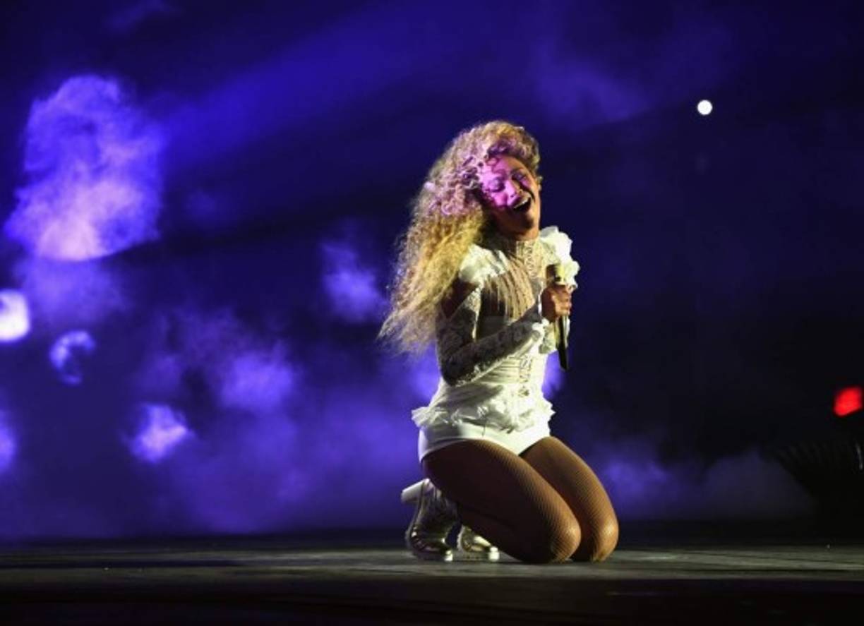 En su repertorio incluye 27 canciones completas y 10 en fragmentos.