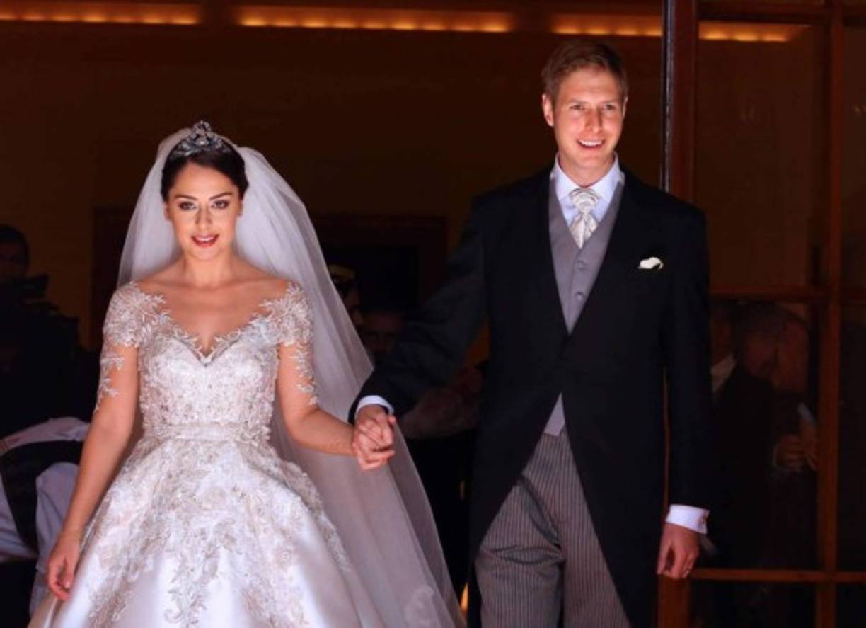 5- Elia Zaharia -<br/><br/>La cantante y actriz albanesa se casó con Leka II, príncipe heredero de Albania. <br/><br/>Contrajeron matrimonio el 8 de octubre de 2016, y desde entonces es conocida como Su Alteza Real la princesa Elia de los albaneses.<br/>