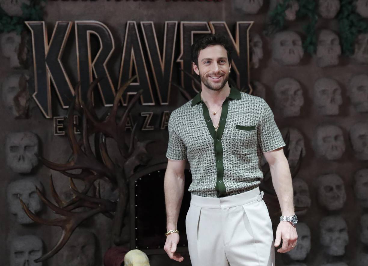 Al grito de ‘¡Aaron, hermano, ya eres mexicano!’ los fanáticos mexicanos recibieron la nueva cinta del villano del universo Spiderman de Marvel ‘Kraven, el cazador’, cuyo protagonista, el británico Aaron Taylor-Johnson, sorprendió a los aficionados con una visita este jueves y viernes.