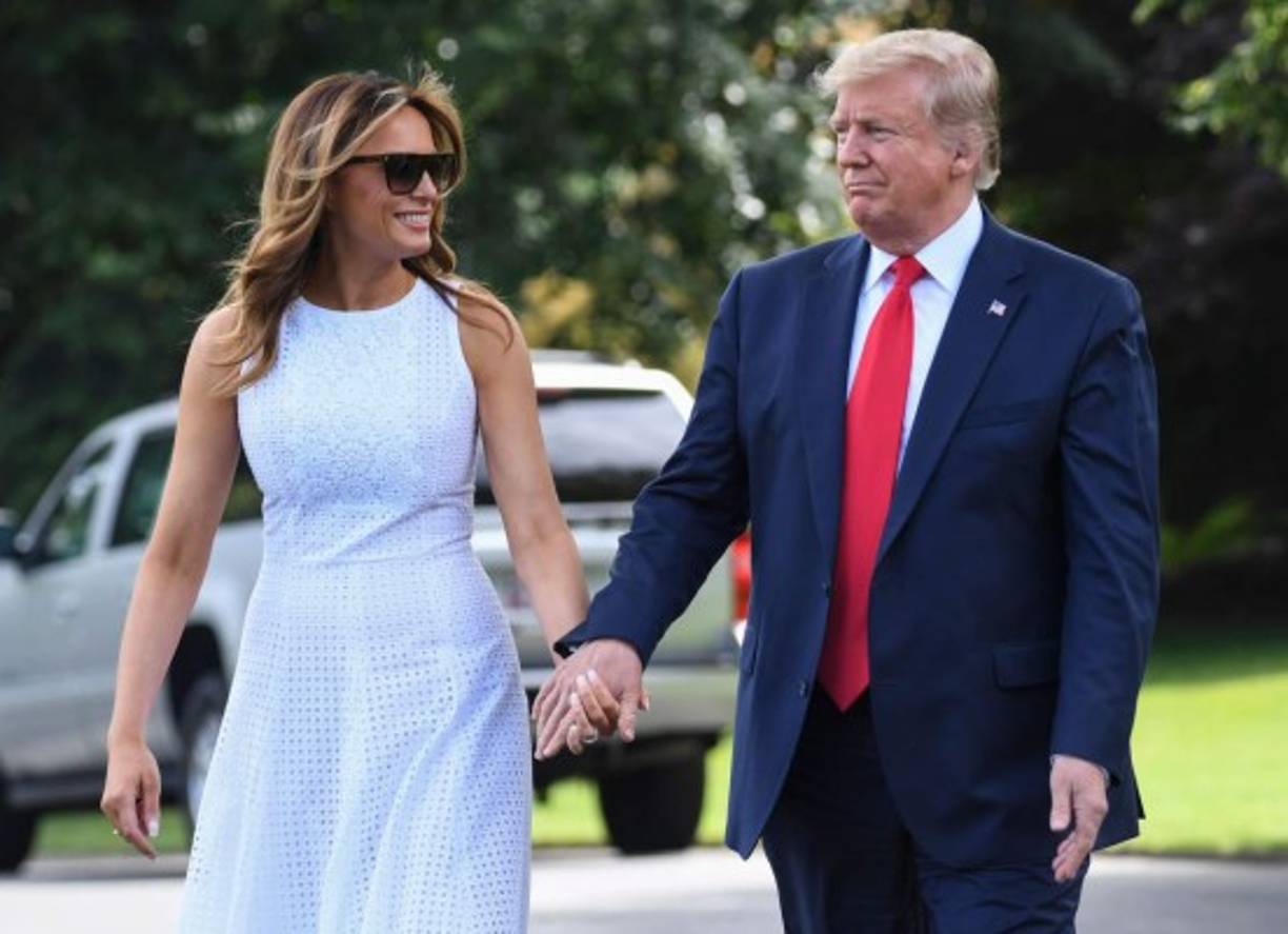Donald Trump y su esposa, Melania, llegaron esta tarde a Orlando, Florida, para lanzar oficialmente la campaña para la reelección del mandatario estadounidense con miras a los comicios generales del próximo año en EEUU.