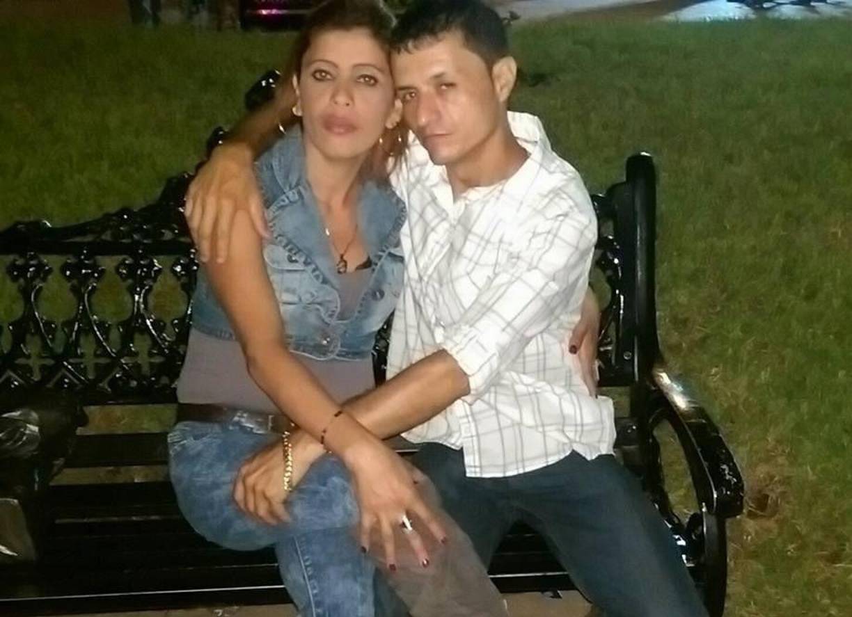 Fotografía de Inés Pineda junto a Edgar Guerra. 