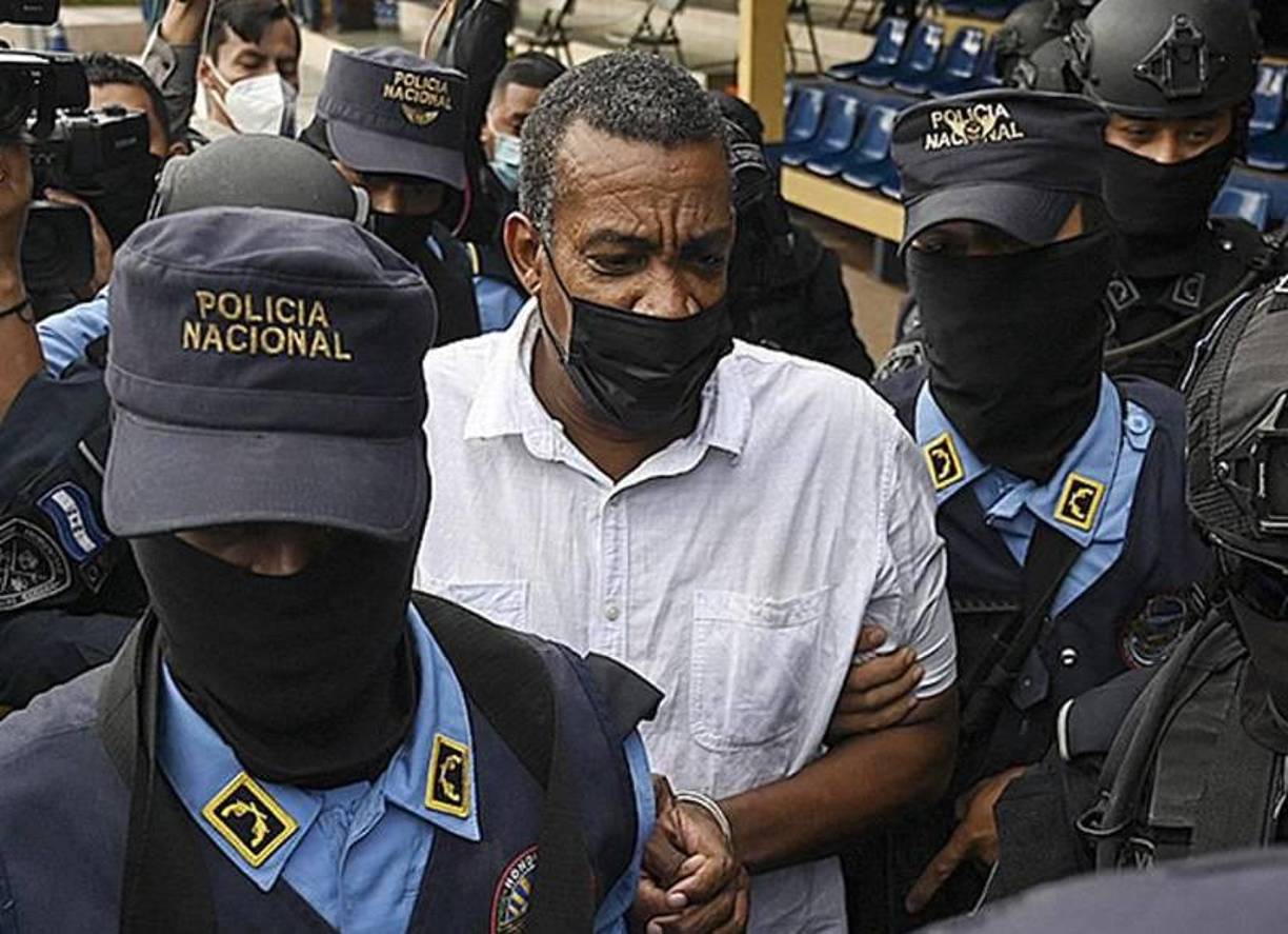 Asimismo, el juez determinó que “el acusado calificaba para recibir el beneficio. Según las pautas modificadas, el nivel total del delito es 33, con una categoría de antecedentes penales I y un rango de sentencia de 135 a 168 meses”.