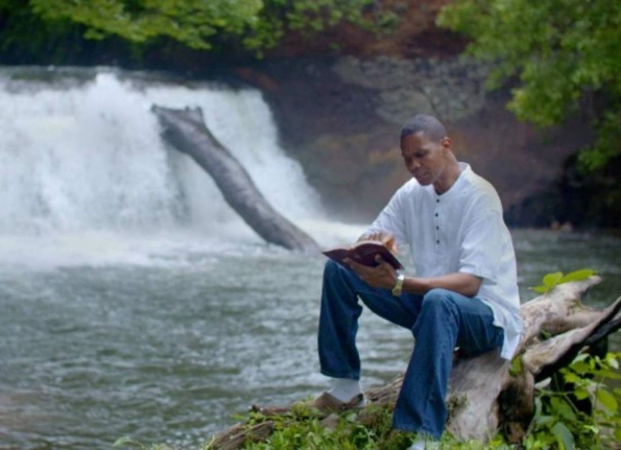 Retirarse de la música no fue fácil, el cantante relata que cada vez que quería alejarse de ese mundo, siempre llegaba una oferta más grande, hasta que decidió alejarse del todo.