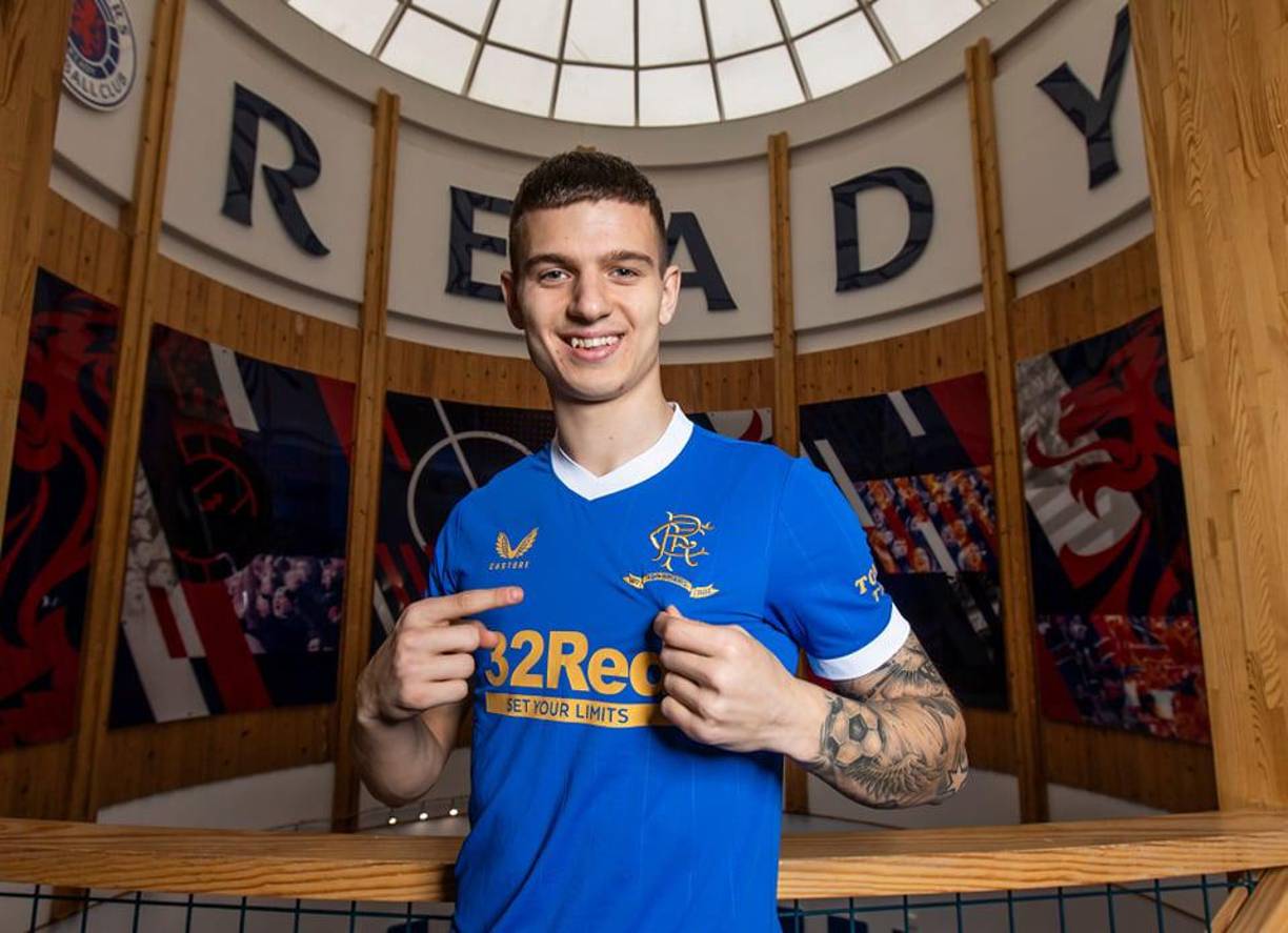 El lateral derecho polaco Mateusz Zukowski (Lechia Gdansk) es nuevo jugador de Rangers de Escocia.