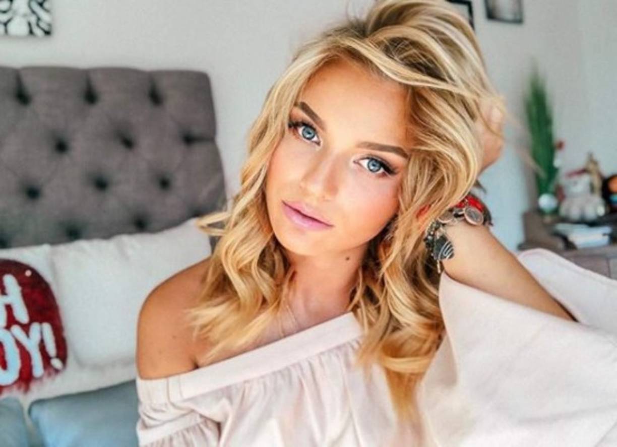 Y, antes de terminar el 2016, consiguió su primer protagónico en el melodrama Vino el Amor, por el cual conoció a Gabriel Soto, coprotagonista de la historia.