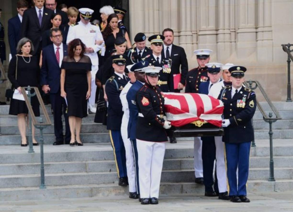 El entierro del héroe estadounidense se llevará a cabo en una ceremonia privada este domingo en la Academia Naval de Estados Unidos en Annapolis, Maryland.