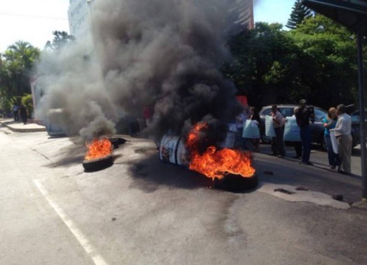Los trabajadores del periódico de los Rosenthal piden la intervención del Ministerio del Trabajo. Foto ‏@americahn