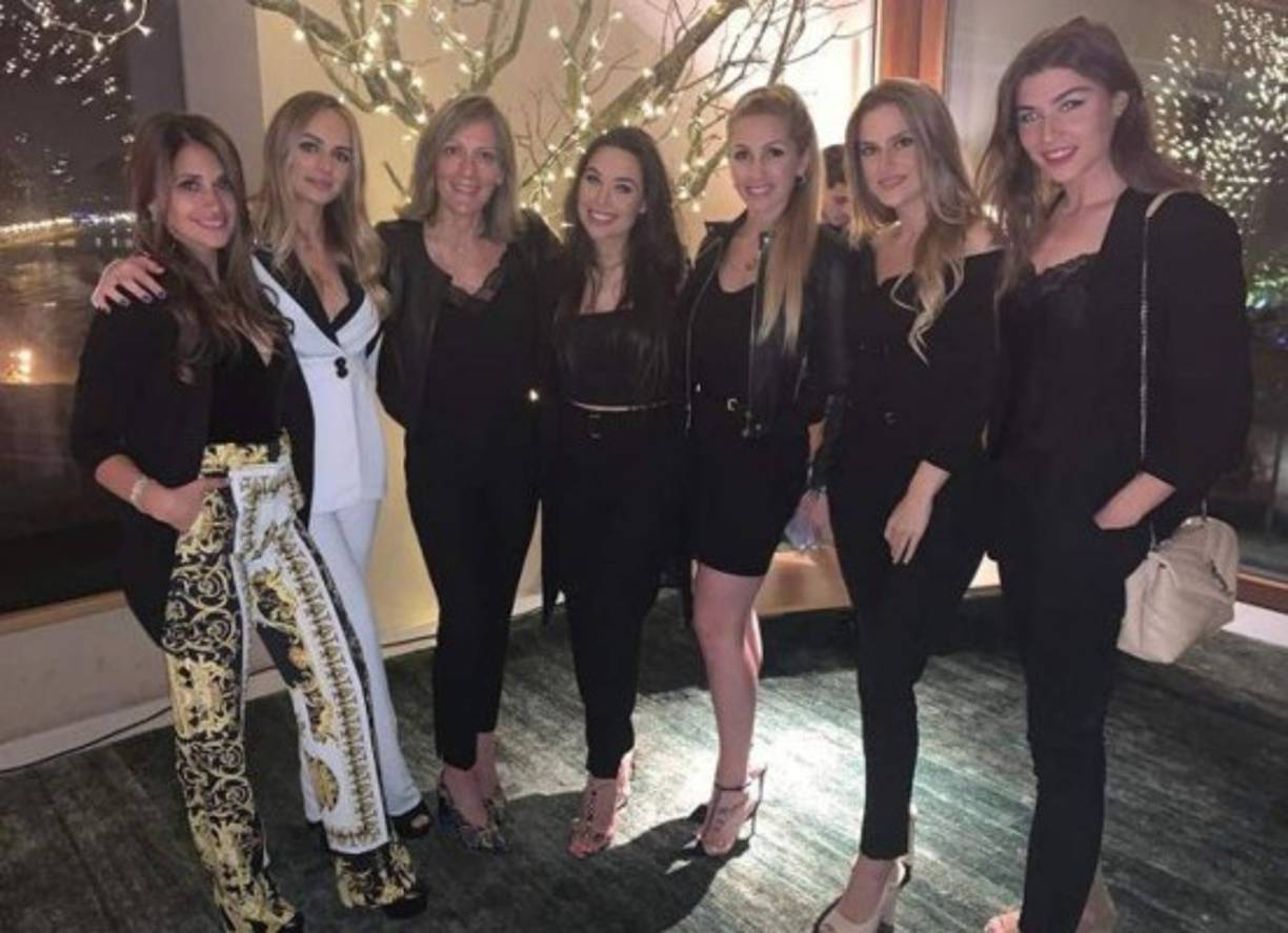 Las esposas y novias de los jugadores del Barcelona celebraron a lo grande el título de la Liga de España que obtuvo el club blaugrana tras vencer 1-0 al Levante. Las chicas se fueron de fiesta; Antonella y Shakira sorprendieron en la celebración.