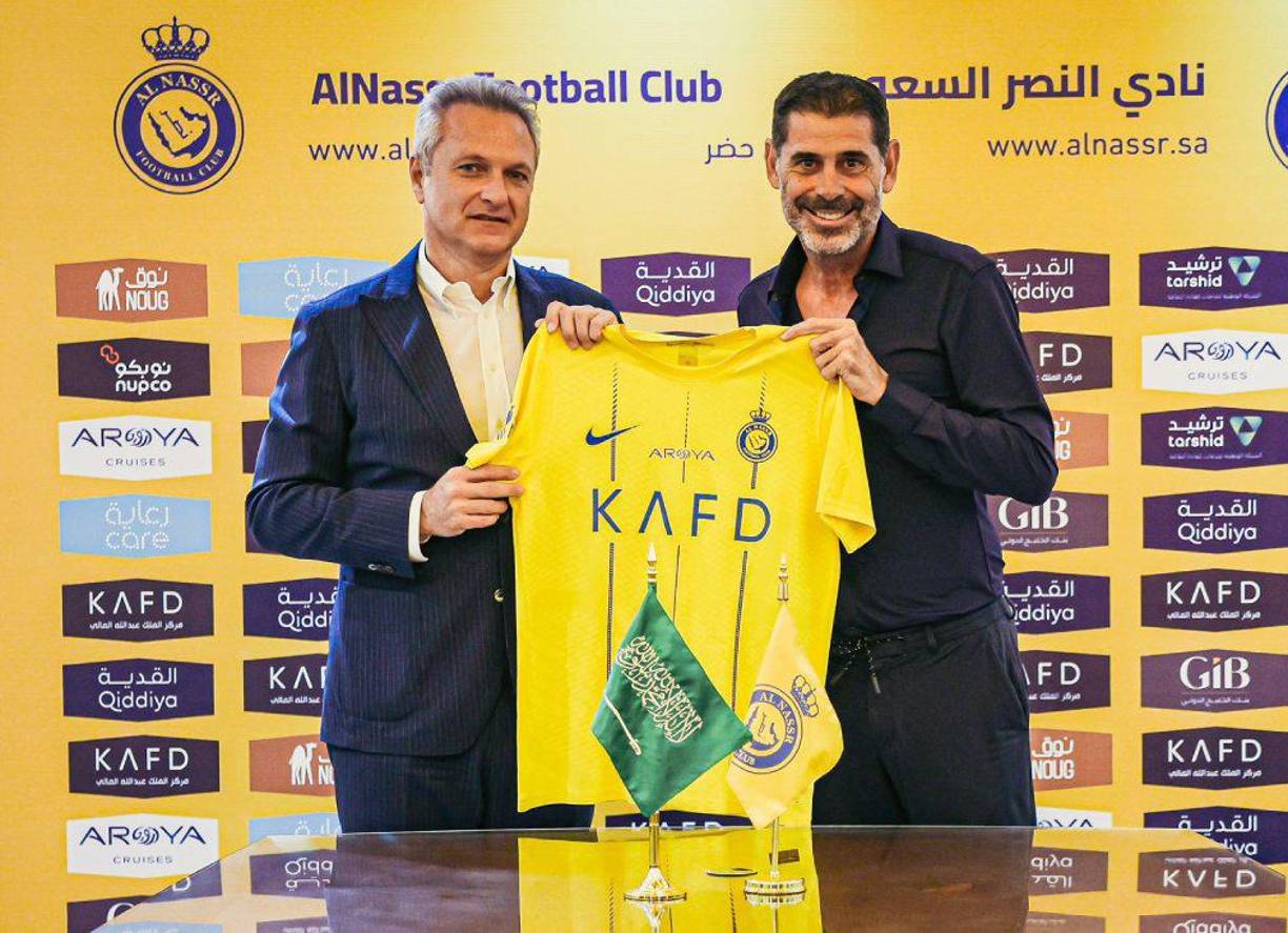 El español Fernando Hierro (derecha), dejó a las Chivas de Guadalajara y fue anunciado como Director Deportivo del Al Nassr de Arabia Saudita, equipo donde milita Cristiano Ronaldo.