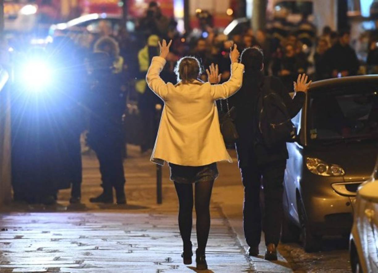 Un nuevo atentado terrorista dejó dos policías muertos en París. El Isis reivindicó el ataque.