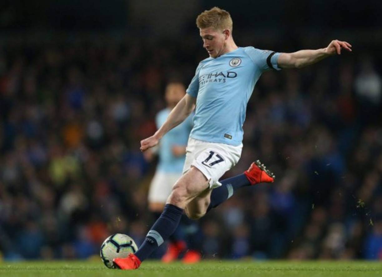 Kevin de Bruyne - El mediocampista belga del Manchester City gana a la semana 452 mil euros.
