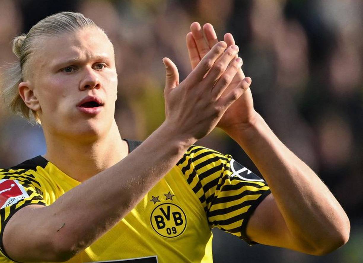 Erling Haaland viajó a Móncaco para reunirse con su representante, Mino Raiola, para discutir su destino la próxima temporada. Se menciona que el Manchester City es el club que tiene más opciones de ficharle. 