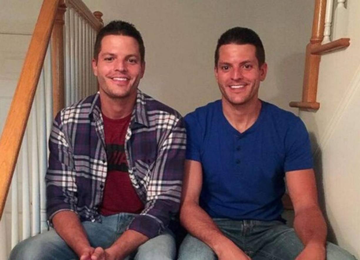Josh y Jeremy trabajan juntos en un negocio de manufactura en Tennesse, a donde se mudarán junto a sus parejas, ambas abogadas.