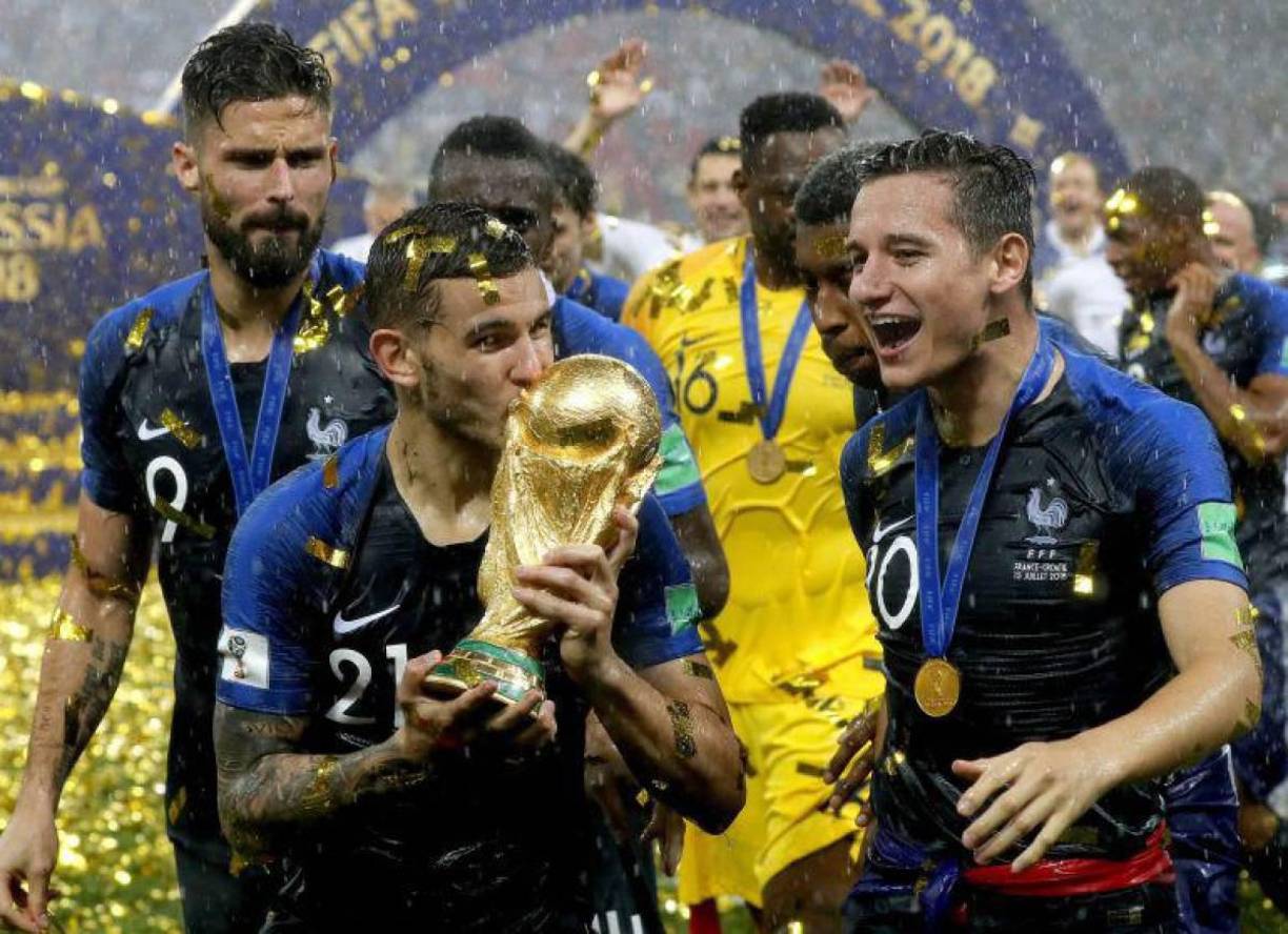 Ahora, uno de sus futbolistas, quien también es campeón del mundo con Francia está en el centro de atención tras verse involucrado en un escándalo luego de que su pareja lo expusiera por infidelidad.