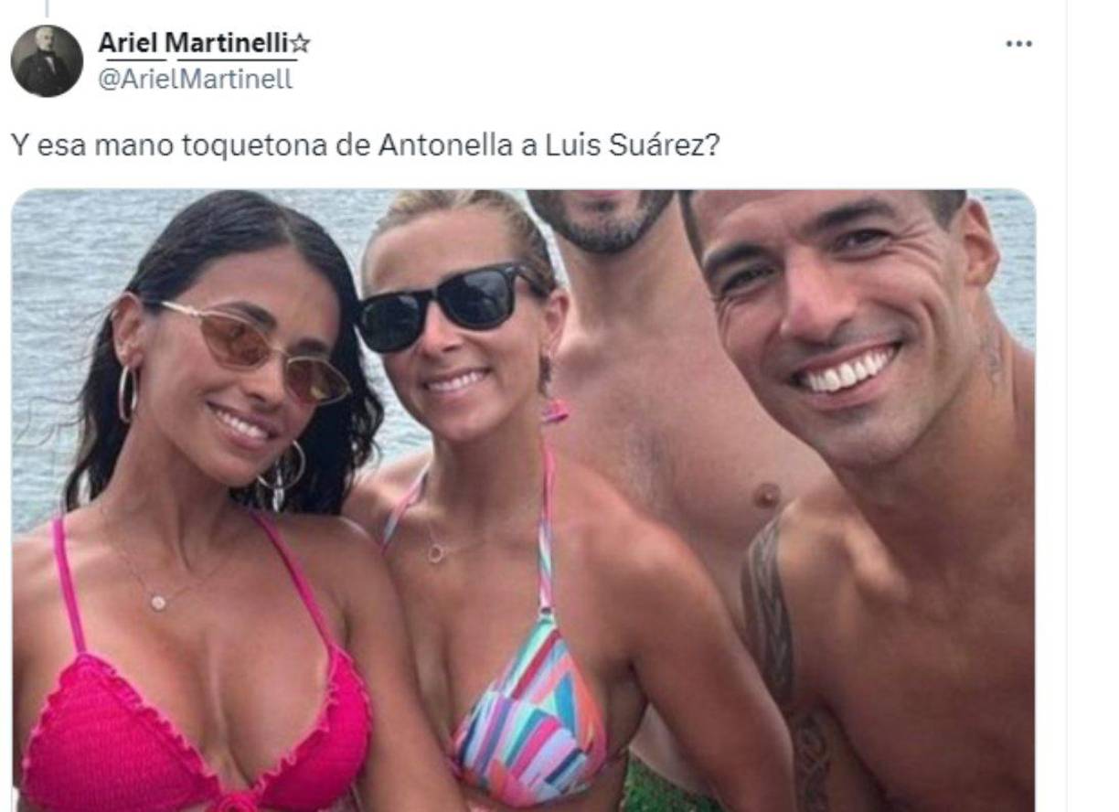 Resulta que en la fotografía aparece Antonela tocando la mano del atacante uruguayo Luis Suárez.