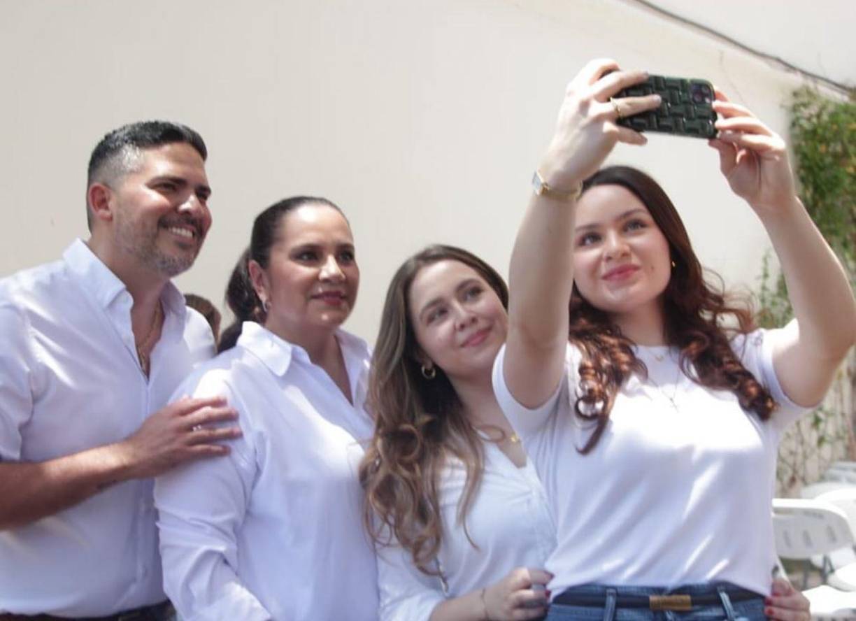 García puntualizó que cuando salió la noticia estaban en comunicación con JOH y que junto a él comentaron sobre la situación de los rumores de romance con Pitu. 