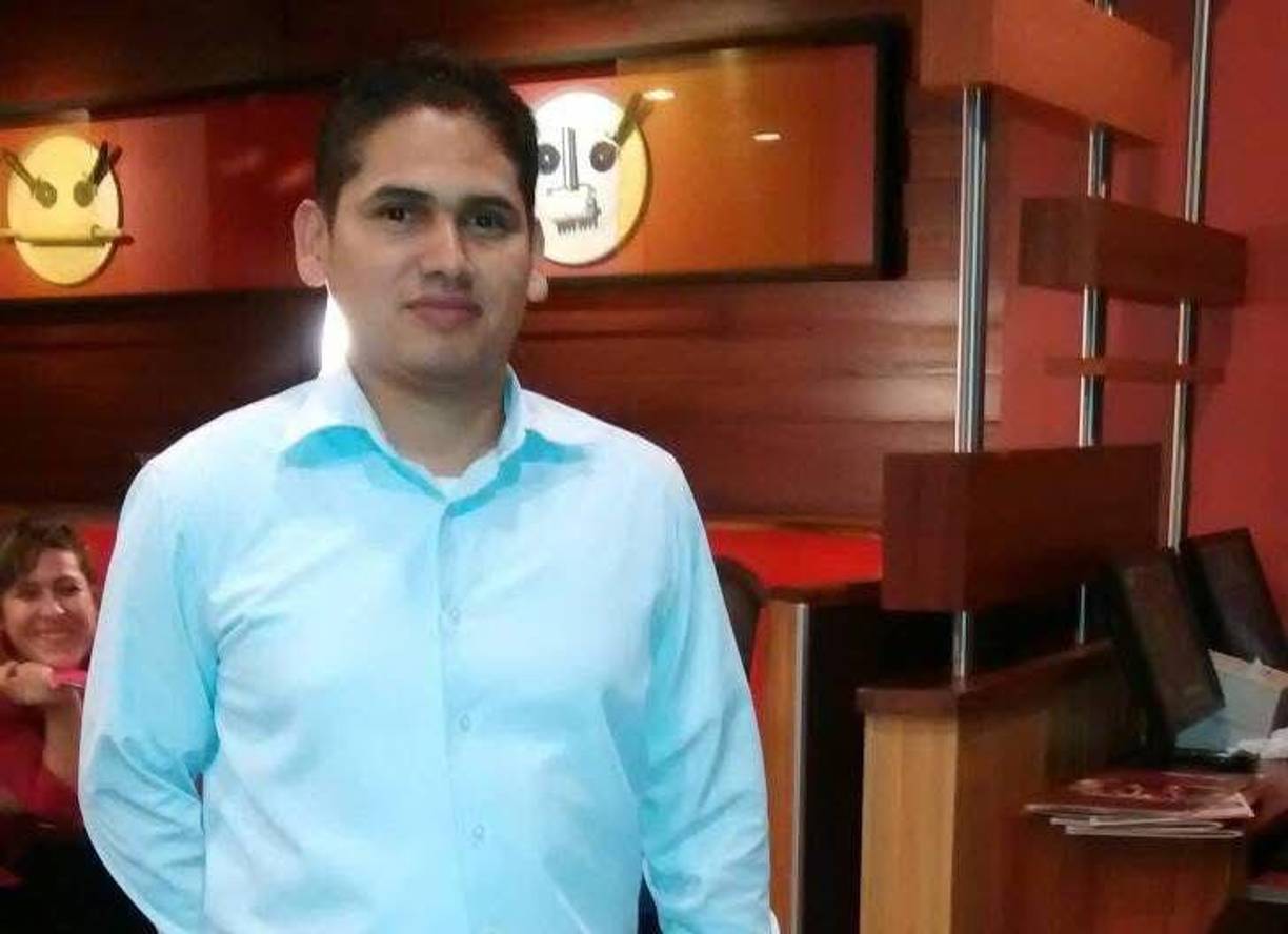 “Mi hermano, por qué tuvo que pasarle esto. Me hará mucha falta, ¡qué dolor! Cuando tuve problemas, usted me aconsejaba y ahora ¿a quién le platicaré”, dijo Miguel Rodríguez, allegado de Emilio (QDDG). 