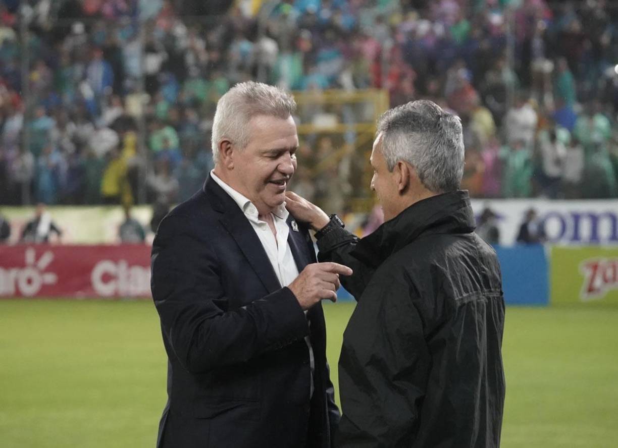 Reinaldo Rueda y Javier ‘Vasco‘ Aguirre estuvieron charlando un buen rato antes del inicio del partido.