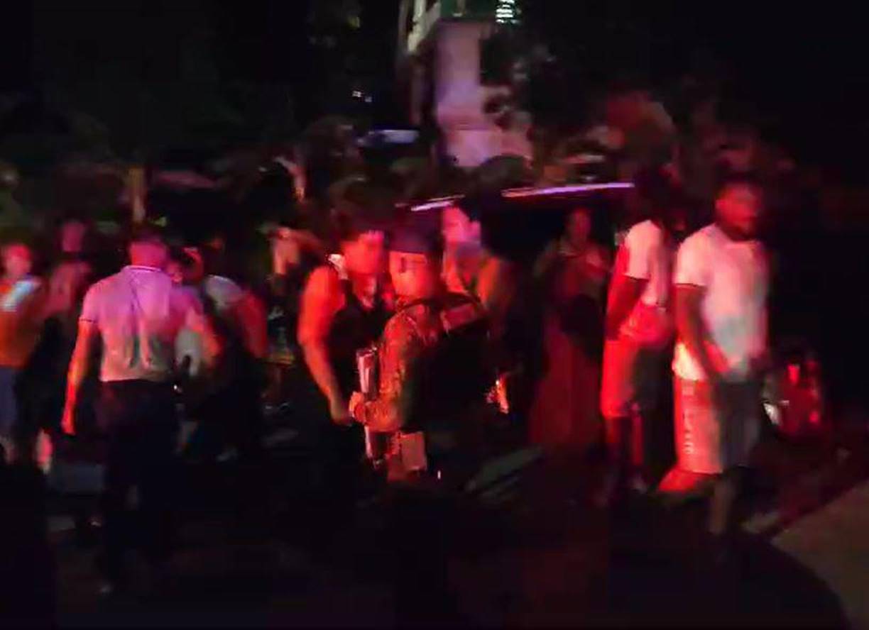 El autor del cuádruple crimen huyó de la escena; la Policía está tras la pista de su paradero. 