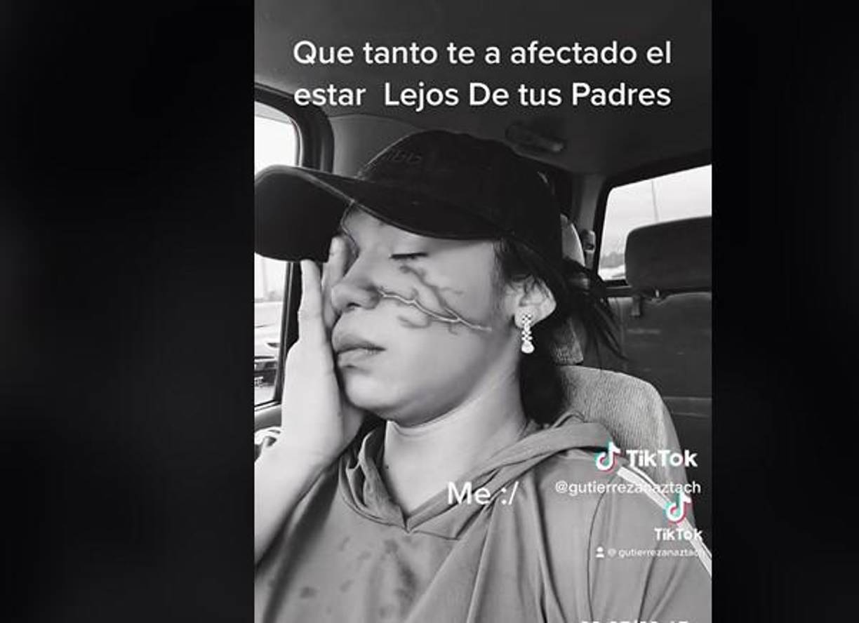 Justamente en Tiktok había subido un video llorando y lamentando estar lejos de sus padres.