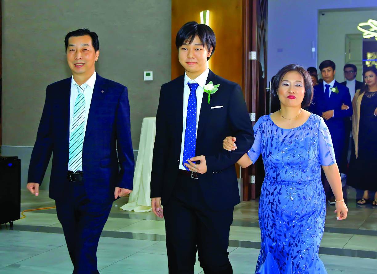 David Kang, Jonathan Kang y Elizabeth Lee