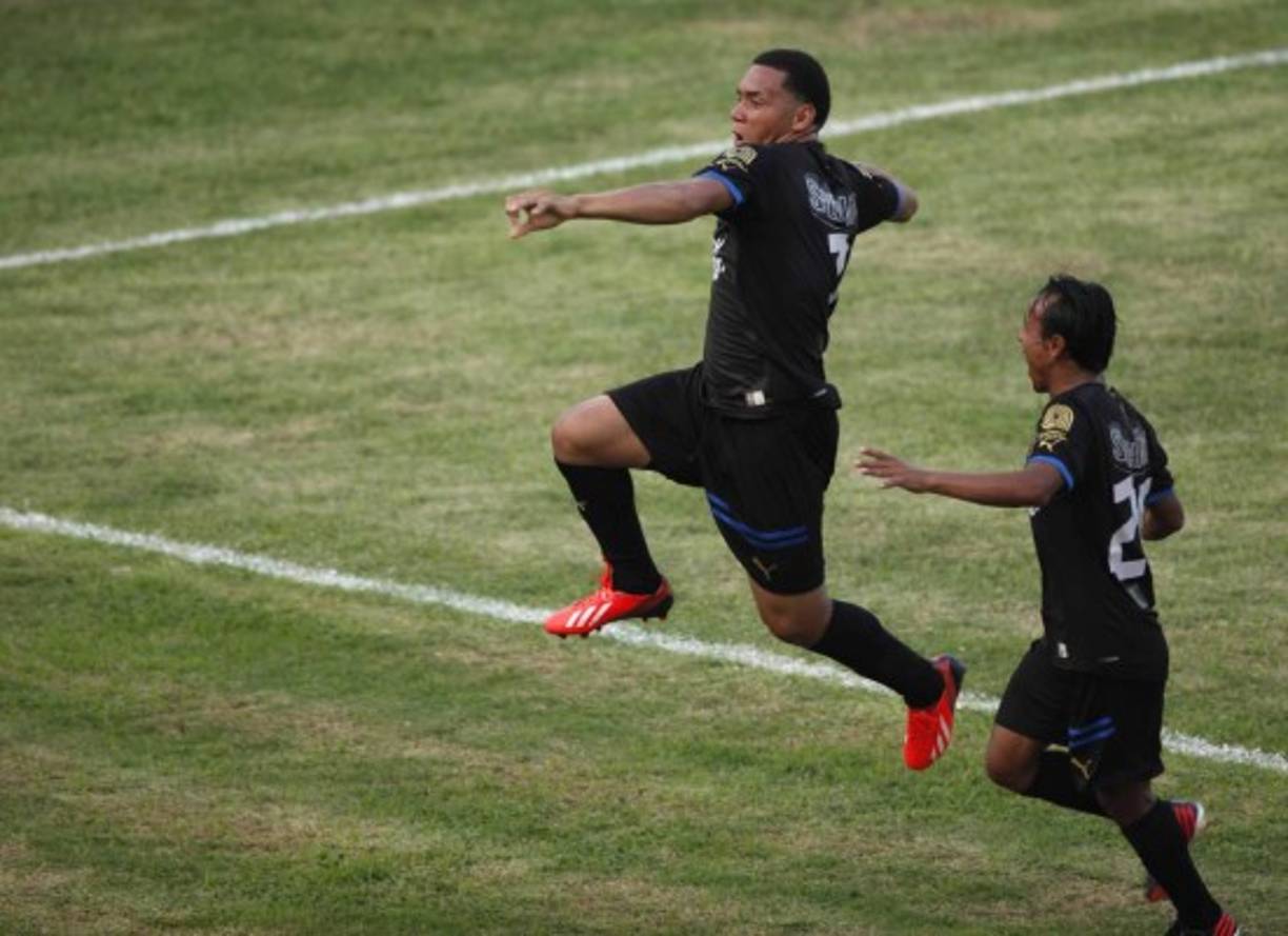 Carlos Will Mejía: Fue el volante por la banda derecha. Se encargó de abrir el marcador en aquel entonces.