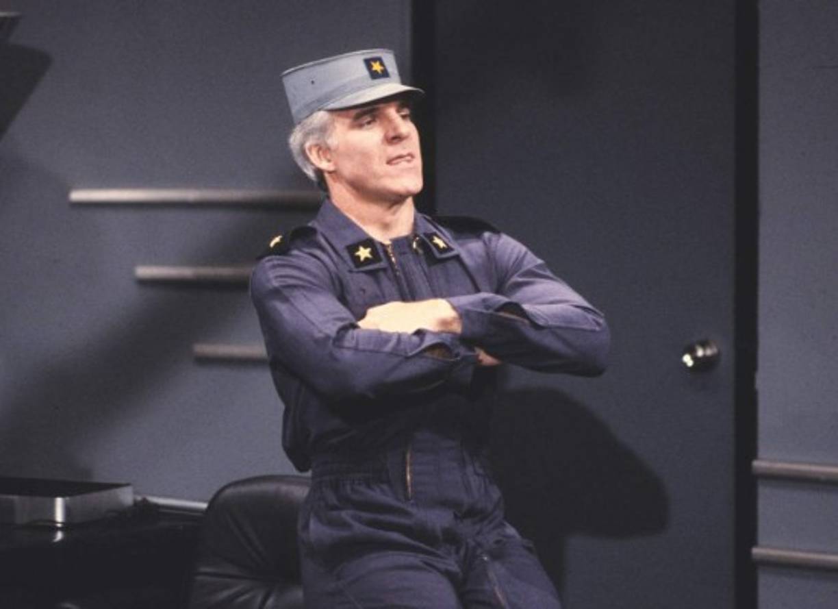 Steve Martin en una de sus actuaciones en el programa 'Saturday Night Live' el 6 de diciembre de 1986 en Nueva York. Ya asentado en el mundo del espectáculo, su popularidad aumentó cuando presentó en este show.