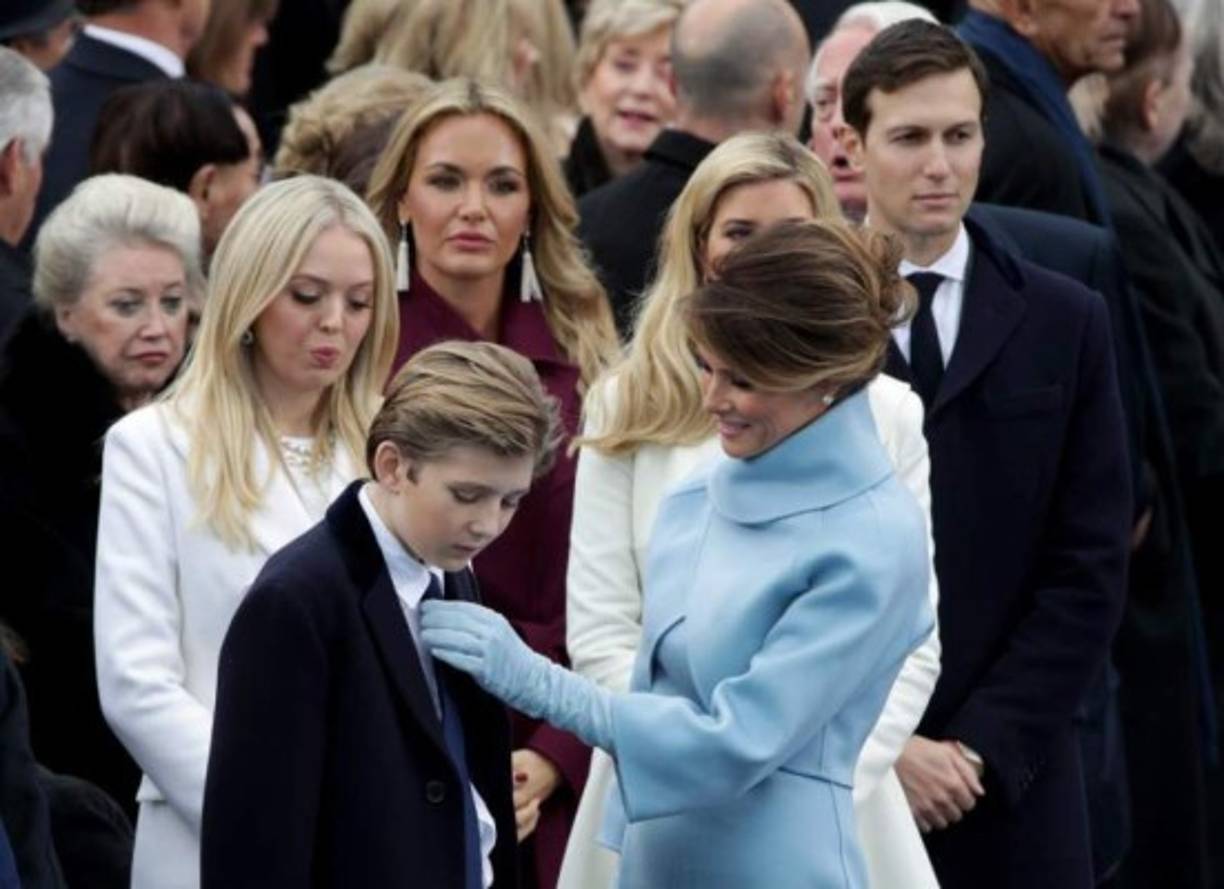 La Casa Blanca pidió hoy que se deje crecer al hijo pequeño de Donald Trump, Barron, fuera del foco político 'como ha sido tradición' con los hijos de los presidentes anteriores.