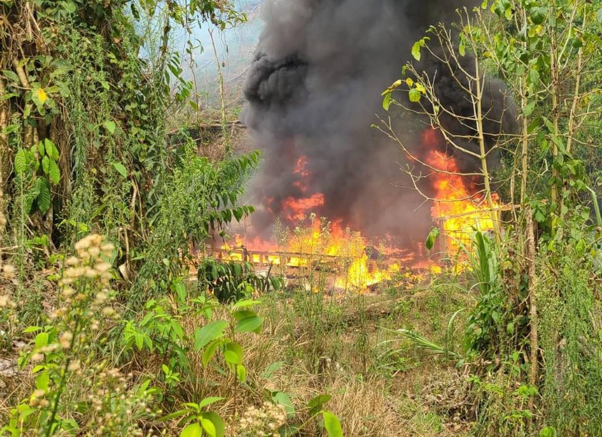 Más de 3 millones de arbustos y plántulas de hoja de coca fueron incinerados en las últimas horas en el Parque Nacional Patuca, en el departamento de Olancho, oriente de Honduras. 