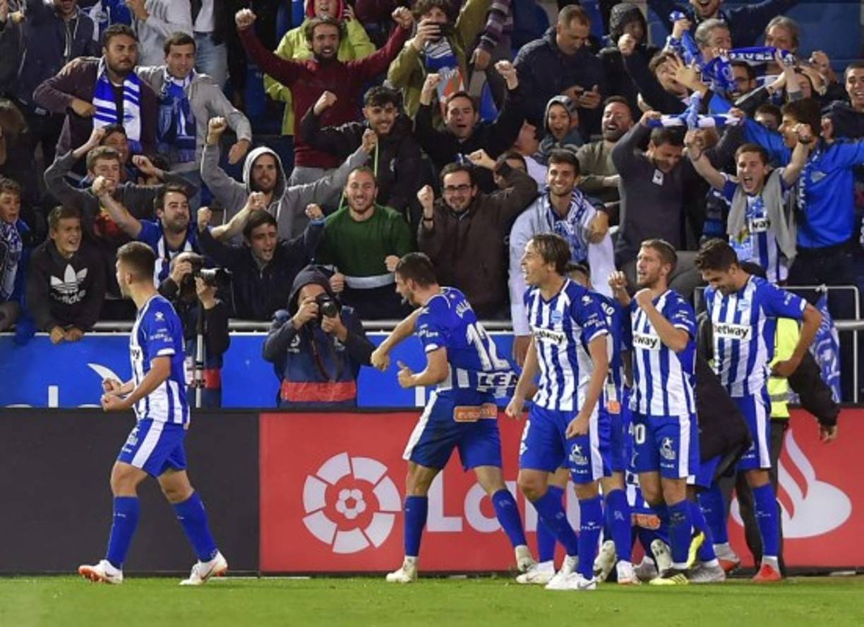 La celebración de los jugadores del Alavés tras el gol de Manu García ante Real Madrid.