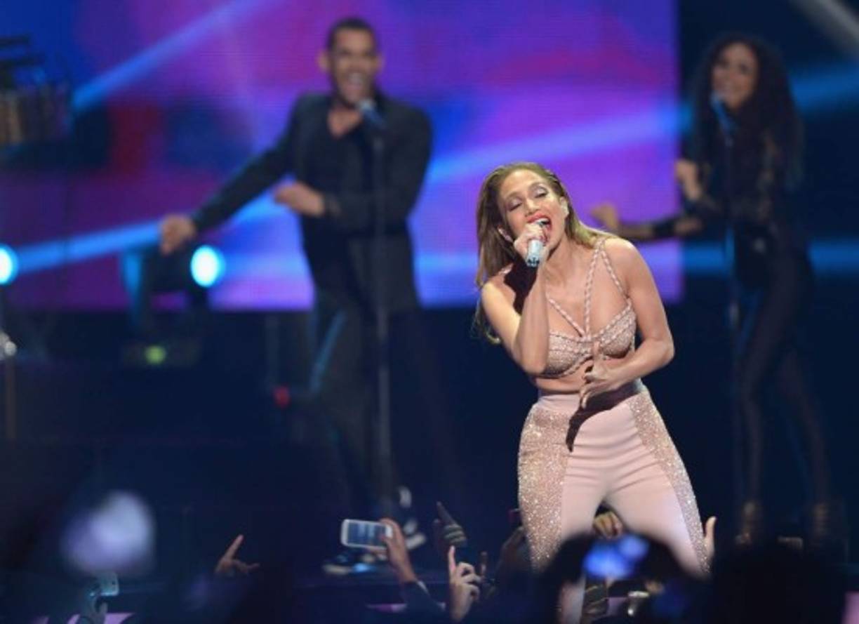 Jennifer López le rindió un tributo a Selena.