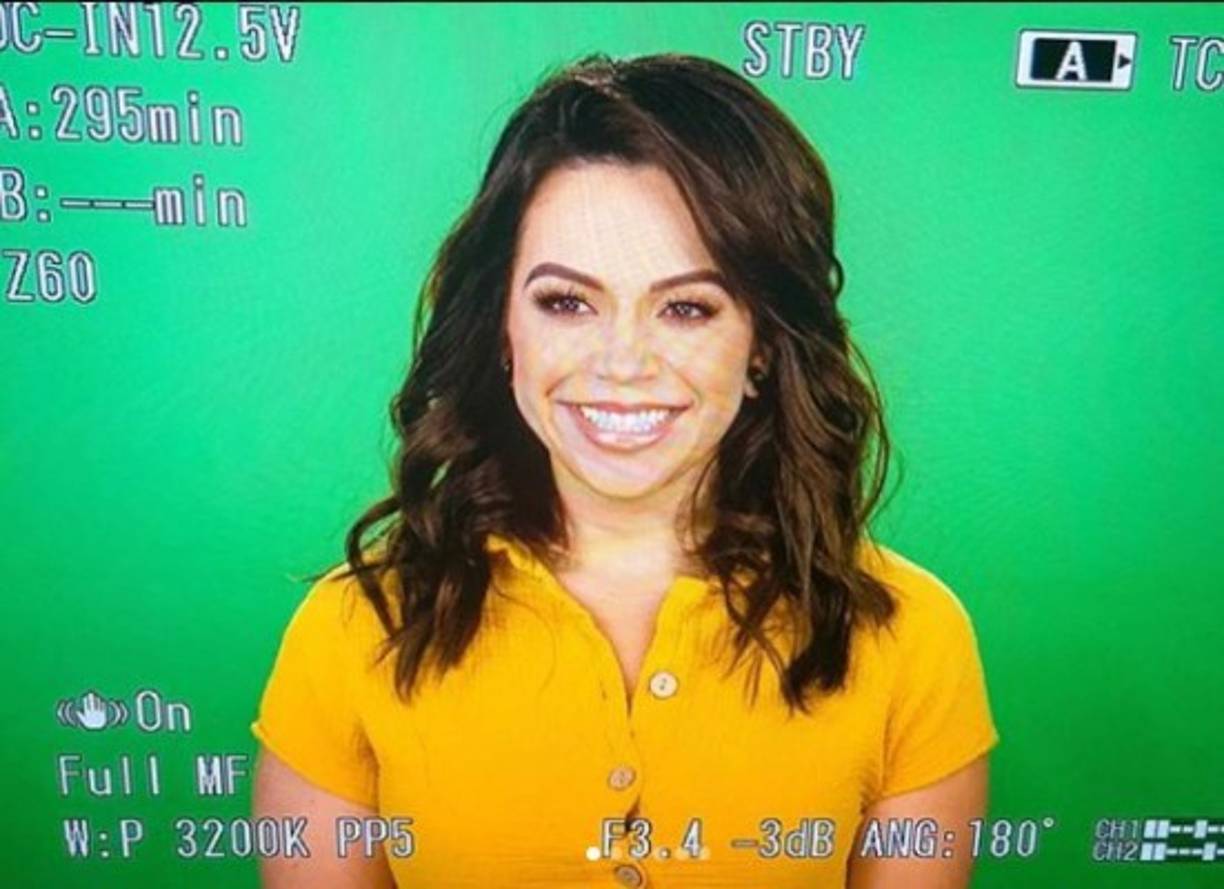 Desde ese momento comenzó a ser alentada por los seguidores de mamá a que desarrollara su talento y así lo hizo, esto la llevó a ganarse el título “La sucesora de Jenni Rivera”.