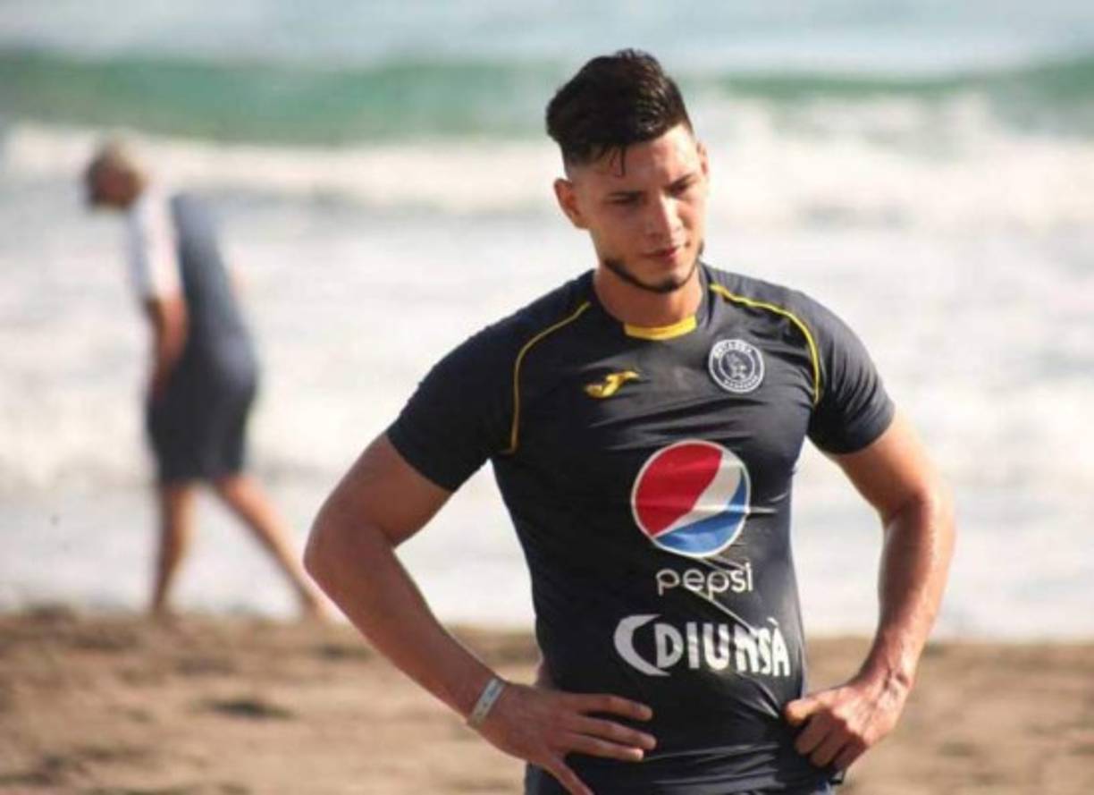 Jeffri Flores: El Motagua ha hecho oficial la llegada del defensor hondureño, llega procedente del Platense de Puerto Cortés.