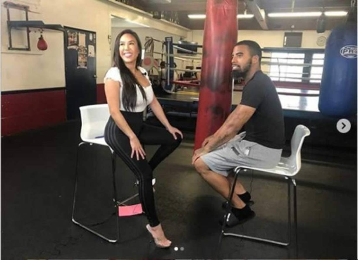 La periodisata añadió que 'no alenté ni consentí a que el señor Pulev me besara o me agarrase por detrás'. La reportera negó ser amiga de Pulev, quien dijo además que como prueba de su amistad, al concluir el combate ella asistió a una fiesta en la que él junto con sus amigos celebraban el triunfo.