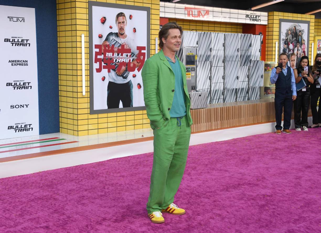 “Es un buen actor que aporta ideas, y como director tienes que aceptarlas”, admite. Pitt, tan seguro como anárquico, es la pieza fundamental de las más de dos horas de metraje de esta cinta que también se beneficia del descaro de Joey King, como una violenta princesa, y de la complicidad entre Taylor-Johnson y Turee Henry como un dúo de hermanos asesinos.